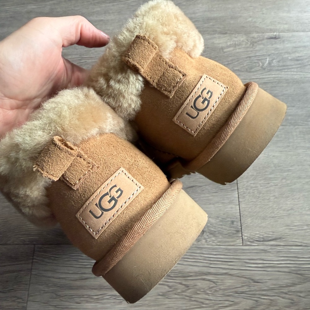 UGG treadlite mini boots size 10